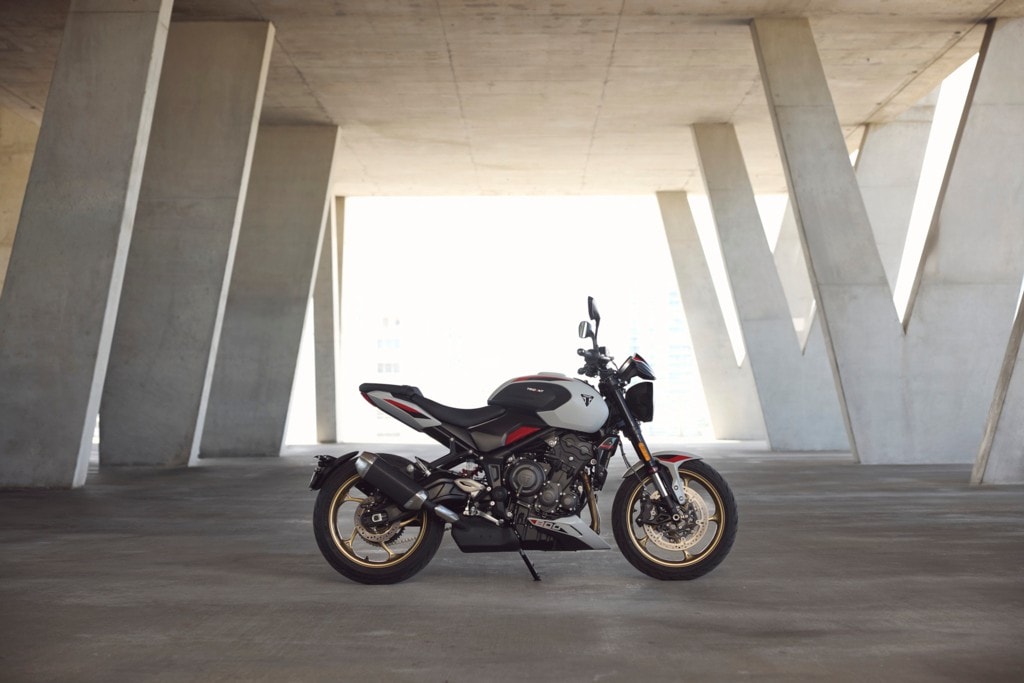 Triumph presenta la nuova roadster Trident 800 a EICMA 2025